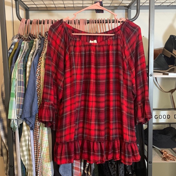 Republic Tops - REPUBLIC Plaid Riffle Hem Versatile Long Sleeve Top in Red Black Large
